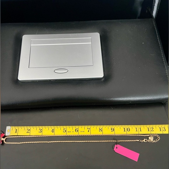 Betsy Johnson Minnie Mouse Necklace. - Picture 6 of 6